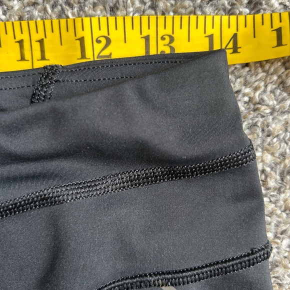 Athleta Women’s Black 7/8 NWOT Leggings w/reflective design size medium - Picture 7 of 9